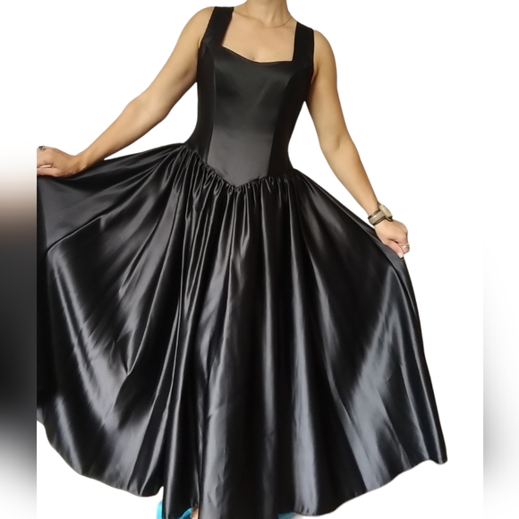 Women's Long Satin Evening Wear Dress - Picture 2 of 13